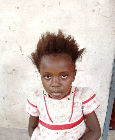 Click Israël's picture to sponsor her - She is 7 years old, enjoys learning to read in French and wants to be a seamstress.
