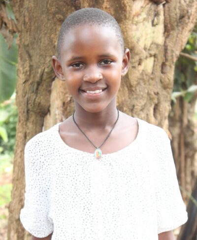 Click Leticia's picture to sponsor her!