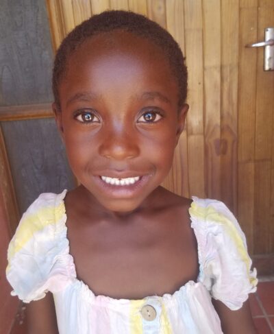 Click Eunike's picture to sponsor her!