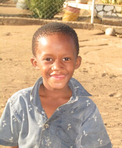 Click Luwellyn's picture to sponsor him!